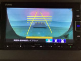 バックでの車庫入れも安心です!リアカメラが付いているバックモニター付のナビを装備しております。操作線もついており距離感も画面から確認できます。