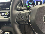 運転中、オーディオの操作をしてて、ハッとしたことはありませんか?ステアリングスイッチは、運転中でもハンドルでオーディオの操作が可能です。安全なドライブをサポートします。