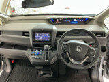 【前方視界】開放的な前方視界!運転がしやすく疲れにくいです♪窓が大きく、見通しがとっても良いおクルマですよ♪