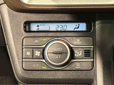 車内空調は&rdquo;AUTOエアコン&rdquo;にお任せ。運転に集中出来ますよ!