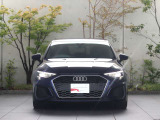●Audiが最初に採用したLEDポジショニングランプ。シャープなラインで昼間でも点けていたいと思うほど上品でオシャレです。夜間走行時はさらに目立ちます!