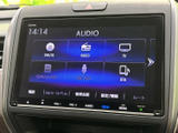 お好みの音楽を高品質で再生。CDやUSB、Bluetoothなど、様々なメディアに対応し、快適なドライブを演出します。