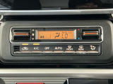 オートエアコン付きです!お好みの温度をセットするだけでエアコンの風量などを自動でコントロール。快適な車内でお過ごしいただけます。