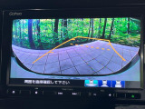 【バックカメラ】駐車時に後方がリアルタイム映像で確認できます。大型商業施設や立体駐車場での駐車時や、夜間のバック時に大活躍!運転スキルに関わらず、今や必須となった装備のひとつです!