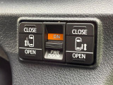 【両側パワースライドドア】スマートキーや運転席のスイッチで後席両側スライドドアの開閉が可能♪電動だから力を入れてドアを開ける必要が無く、小さなお子様でも簡単に開け閉めでき快適です♪