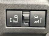 【両側パワースライドドア】スマートキーや運転席のスイッチで後席両側スライドドアの開閉が可能♪電動だから力を入れてドアを開ける必要が無く、小さなお子様でも簡単に開け閉めでき快適です♪