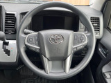 インテリアに合わせたデザインのステアリングは、運転される方のことも考え、運転しやすい形状、大きさです。是非一度、実際に触ってお確かめください。