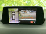 駐車時の安全性を高めるバックモニター付き。狭い場所でもスムーズな駐車をサポートします。後方の状況を確認しやすく、安心です。