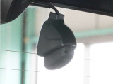 ◆リアドライブレコーダー◆後方にも記録の範囲を拡大。追突事故発生時の瞬間をしっかりと記録します。装備があるだけであおり運転などの抑止力としても効果を発揮!