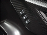 運転席のシートポジションメモリー機能は、登録済みの運転者と交代しても、シートポジションの変更の手間がかかりません。