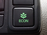 エンジン、エアコンなどを制御し低燃費な『ECONモード』に、また走りを楽しみたいとき、空調など快適性を重視したいときにはスイッチOFFで通常モードに切り替えができます!