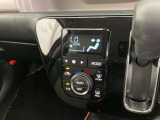 オートエアコンは温度を設定するだけで、自動で風量などを設定してくれます。運転しながら操作も必要ないので、安全性も向上します。