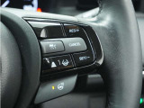 ◆アダプティブクルーズコントロール◆予め設定した車速内でクルマが自動的に加減速。前走車との適切な車間距離を維持しながら追従走行します。【LKAS】車線維持支援システムでステアリング操作を支援。