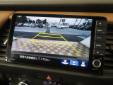 ギヤをRに入れるとナビの画面に後ろの映像が映るリヤカメラ付!後退時の安全確認やコンディションの悪い視界でもカラーバックモニターがドライバーをサポート☆☆☆