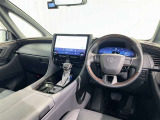 運転席まわりです。 各操作スイッチは使いやすい位置に配置されてます。