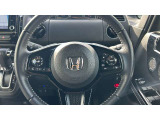 運転しやすいレイアウトのステアリングまわりです♪ 手元で各種操作ができる便利なステアリングスイッチを装備しております☆