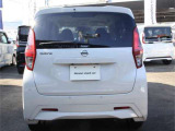 リヤカメラと障害物センサーがあるのでバック駐車も安心♪