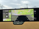 後方の状況を安全確認できるバックモニター付きです。狭い道や駐車時も安心。運転の苦手な方にもおすすめです。