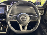 【純正革巻きステアリング】上質な革を使用することで、手にしっかり馴染みとても運転しやすいハンドルです♪