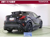 駐車時などの衝突の回避や軽減を図る駐車支援システム【PKSB】で安心をサポート、道路標識をディスプレイ確認できる【ロードサインアシスト】で見落とし防止をサポートします。