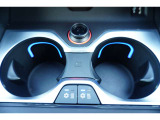 カップホルダーは保温、保冷機能付き!☆お問い合わせは大阪BMW Premium Selection 吹田(無料ダイヤル)0078-6002-613077迄☆〒564-0054大阪府吹田市芳野町5-55 06-4861-5515毎水曜、第二・第三火曜日定休