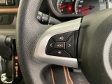 運転中、オーディオの操作をしてて、ハッとしたことはありませんか?ステアリングスイッチは、運転中でもハンドルでオーディオの操作が可能です。安全なドライブをサポートします。