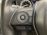 運転中、オーディオの操作をしてて、ハッとしたことはありませんか?ステアリングスイッチは、運転中でもハンドルでオーディオの操作が可能です。安全なドライブをサポートします。