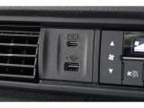 スマートフォンなどの音楽再生が可能なUSB接続ジャック装備車両です♪♪♪