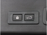 パワーリヤゲートを搭載しておりますので、ワンタッチでリヤゲートの開閉が楽々!