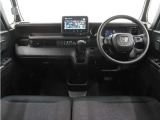◆インテリアパネル◆視界広々で非常に運転しやすくロングドライブでも疲れを感じさせないすっきりとまとまったインパネ周りです。