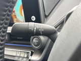 雨天時もクリアな視界を確保。ワイパーの作動を簡単にコントロールでき、安全な運転をサポートします。オート機能で、状況に応じて最適な拭き取りを行います。