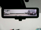 ☆スマートルームミラー☆を装備してます。必要に応じてカメラとミラーが切り替え出来ます。後席など人や荷物で後ろが見えにくい時もしっかり後方確認が出来ますので、安心です♪