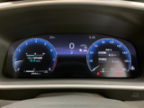 視認性の高いメーター類が、運転に必要な情報を的確に伝達。運転に集中できる環境が整っています。