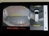 パノラミックビューモニター付きです。車両を上から見たような映像をディスプレイオーディオ画面に表示。運転席からの目視だけでは見にくい、車両周辺の状況をリアルタイムでしっかり確認できます。