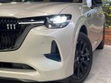 【LEDヘッドライト】悪天候や夜間走行時も良好な視界を確保し安心して運転できる高輝度LEDヘッドライトを装備!点灯速度が早く、消費電力も抑えられています。
