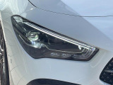 ●LEDヘッドライト:夜間走行時も良好な視界を確保し安心して運転できる高輝度LEDヘッドライトを装備!点灯速度が早く、消費電力も抑えられています。