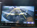後退や車庫入れ時に安心のバックカメラ付き!夜間や雨天などの視界の悪いシーンでも視えて安心ですね♪