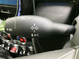 操作しやすい位置に配置されたウインカーレバーは、スムーズな車線変更をサポートします。安全運転に貢献する、頼れる相棒です。