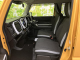 運転しやすい視点と、包み込まれるような座り心地。ドライバーの集中力を高め、快適な運転をサポートします。