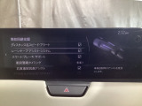 ハンドル操作をアシストすることにより車線からの逸脱回避を支援します。