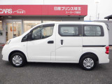 内外装およびエンジンル-ムなど専用クリ-ニング致します。車両クリ-ニングのプロが施工致しますので!高品質な1台に蘇りますよ♪(全在庫無料施工)