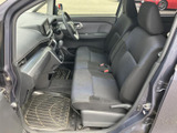 運転しやすい視界と、操作しやすい配置で、快適な運転をサポート。長距離ドライブも疲れにくい設計です。