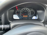 シンプルで見やすいスピードメーターです
