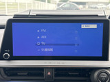 お気に入りの音楽を最高の音質で。多様なソースに対応し、快適なカーオーディオライフを演出します。ラジオやCDはもちろん、スマホ連携も可能です。