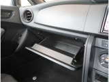 【グローブBOX】車検証、メンテナンスノート等収納できます。