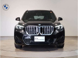 【キドニーグリル】BMWは約90年もの間、ほぼ全ての車両にひと目でBMWだと分かるこの特徴的なフロントグリルが備えられ、デザイン・アイコンとして親しまれてきました。