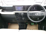 操作しやすい運転席廻り!操作パネルも使いやすい!!ドライブが楽しくなります!