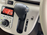 シンプルなストレート式フロアシフト!シフト操作簡単でらくらく!