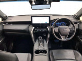 シンプルながら機能性あふれる運転席廻りです。視界性もよく、運転しやすいですよ。