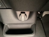 アクセサリーソケットを装備。車内アクセサリーの電源として便利です。
